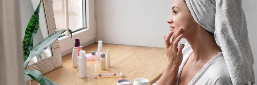 202511_13 Soin visage secrets d'une peau éclatante et bien hydratée au quotidien 202511_13 Soin visage secrets d'une peau éclatante et bien hydratée au quotidien